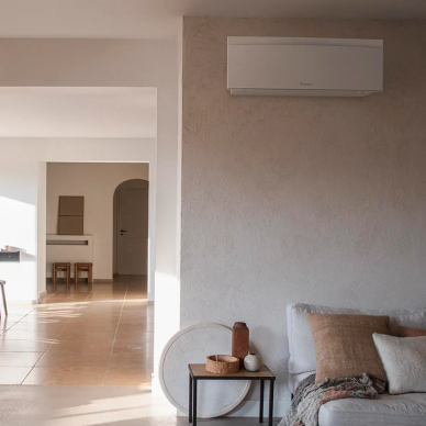 Daikin šilumos siurblys oro kondicionierius Emura FTXJ 4,2/5,4 kW 10